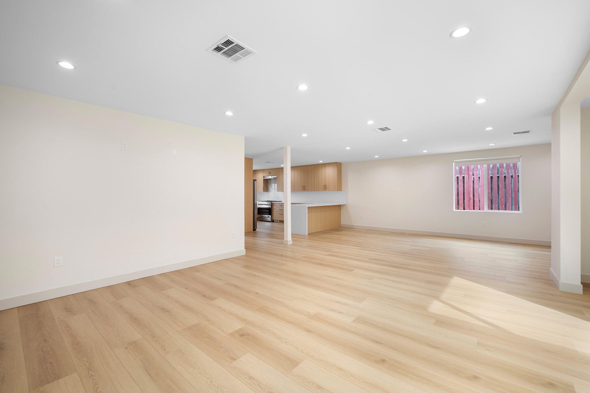 Building Photo - 918 University Ave