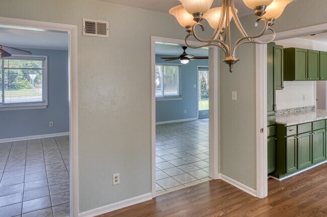 Building Photo - 28 Silverstone Cir