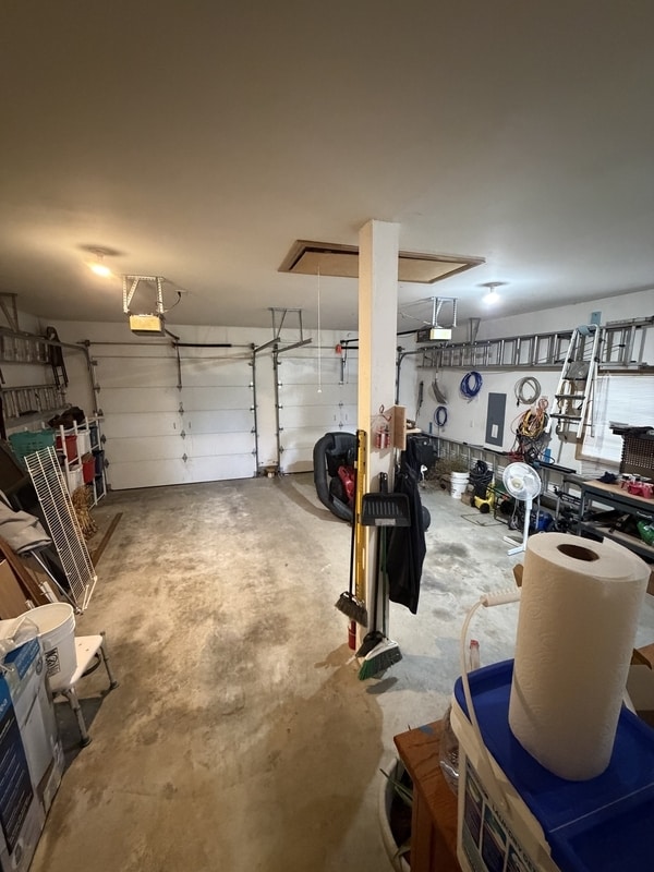 Building Photo - 700 Sunrise Dr