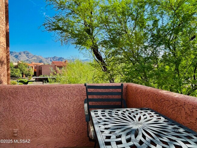 Building Photo - 5051 N Sabino Canyon Rd