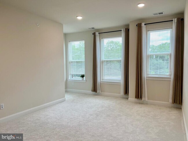 Building Photo - 805 Shay Ct