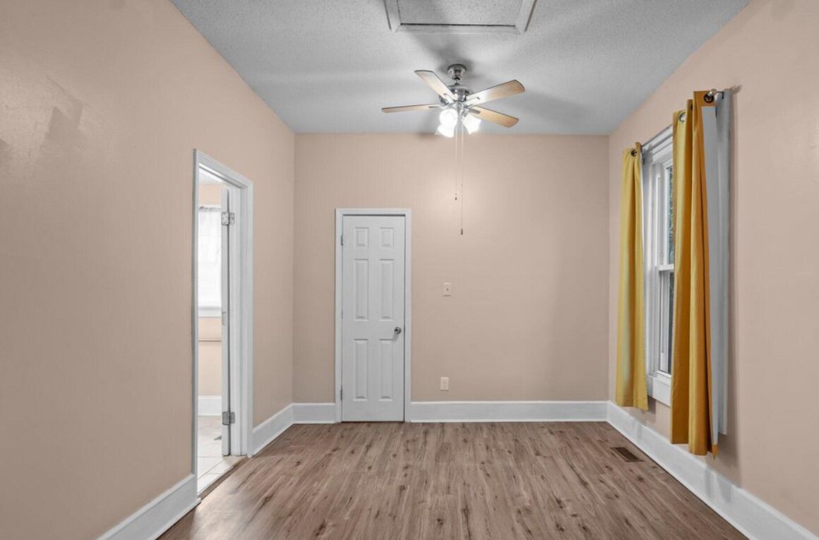 Building Photo - 1204 Castle St