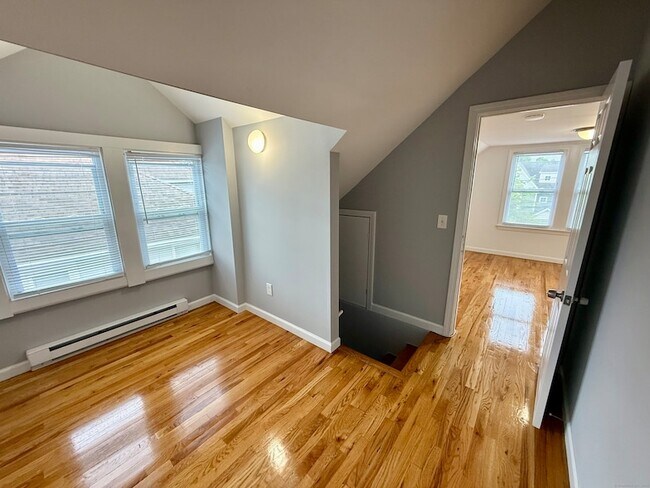 Building Photo - 16 1/2 W Main Street Unit