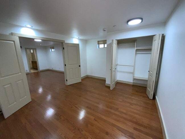 Building Photo - 445  E Avenue