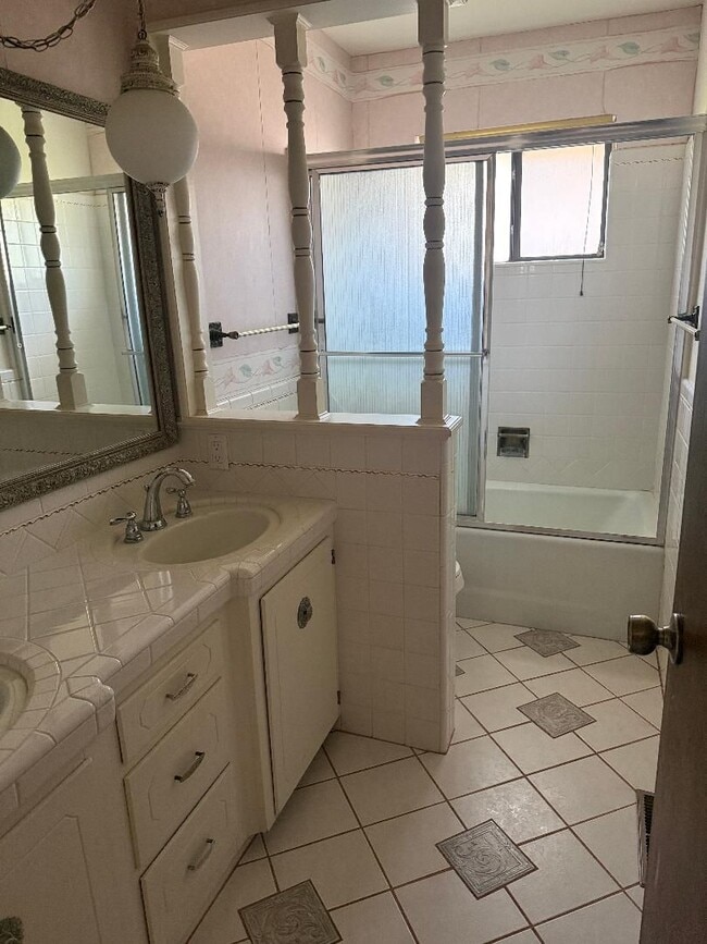 Building Photo - Large Vintage Home Available