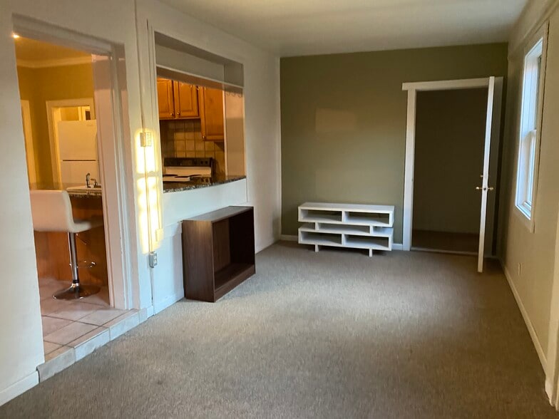 living room south - 4908 7th Ave