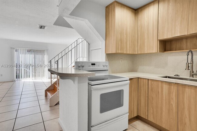 Building Photo - 8650 SW 67th Ave
