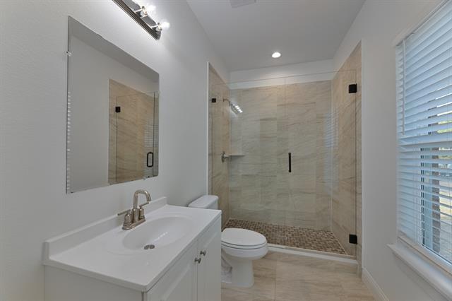 Building Photo - 840-842 Ryan Rd