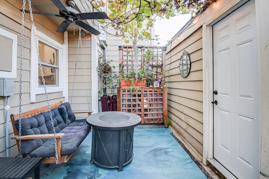 Building Photo - 11 Seamist Ct