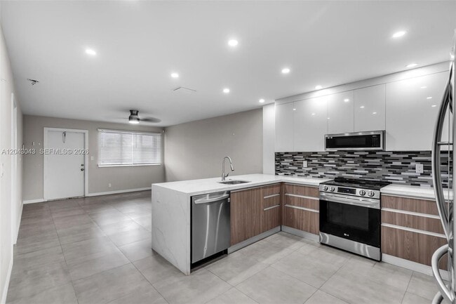 Building Photo - 2175 NE 56th St