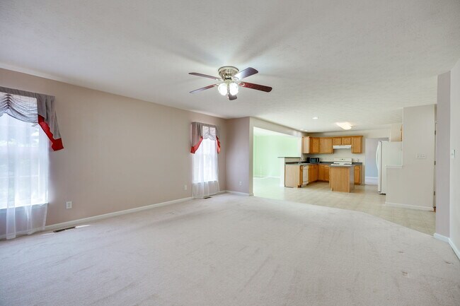 Building Photo - 2233 Oakbrook Blvd