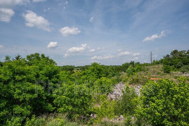 Building Photo - 367 Ontario Dr