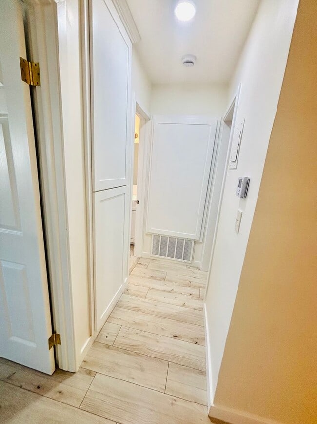 Building Photo - Beautiful 1 bedroom 1 Bathroom