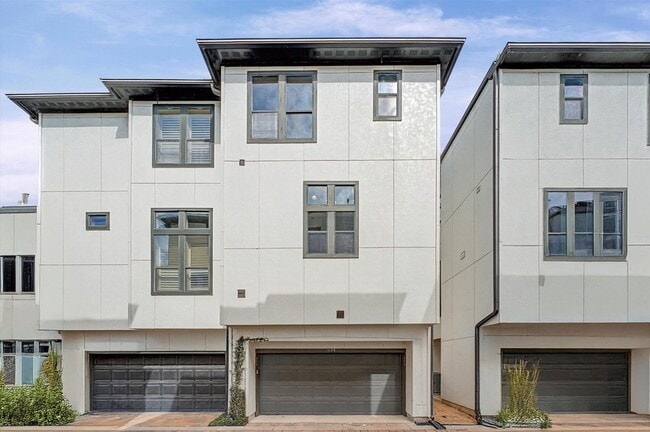 Building Photo - 634 Nagle St