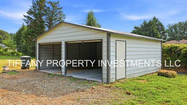 Building Photo - 148 Helen Young Dr
