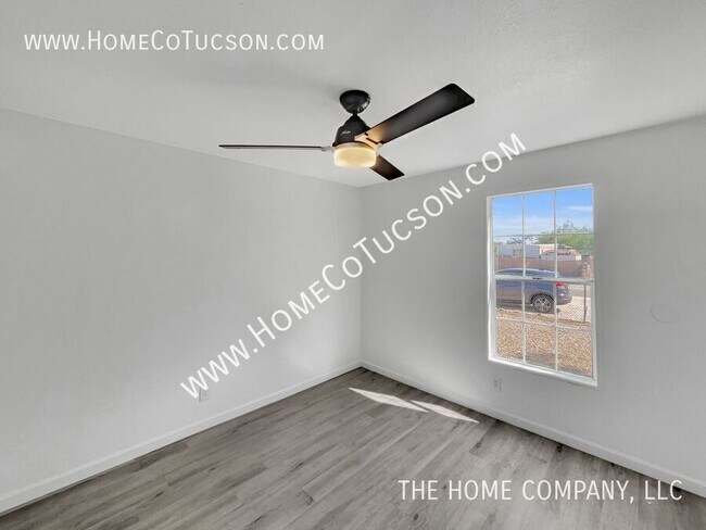 Building Photo - 2662 W Golda St