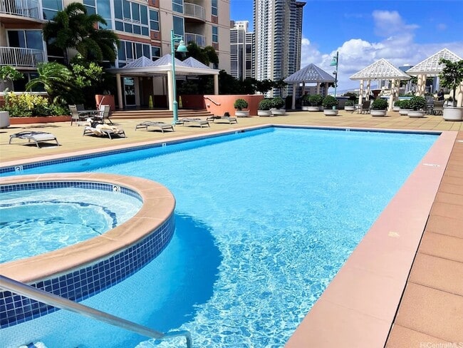 Building Photo - 801 S King St