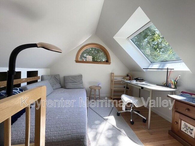 Building Photo - 44 River St