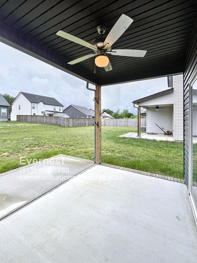 Building Photo - Spacious 4-Bedroom Home with Modern Comfor...
