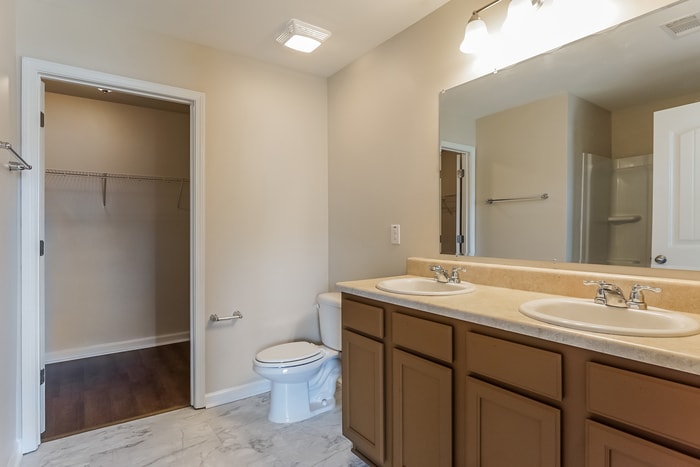 Building Photo - 16405 Waterbury Ln