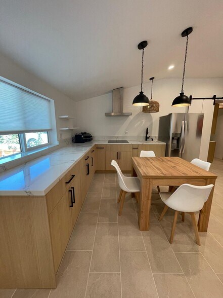 Primary Photo - 20570 Hatteras St