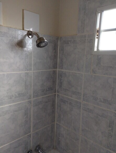 Building Photo - 1040 W 107th St