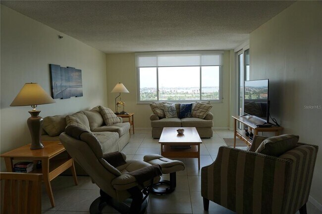 Building Photo - 6322 Palma Del Mar Blvd S