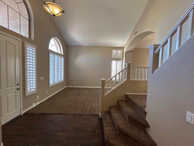 Building Photo - 5163 W Village Dr