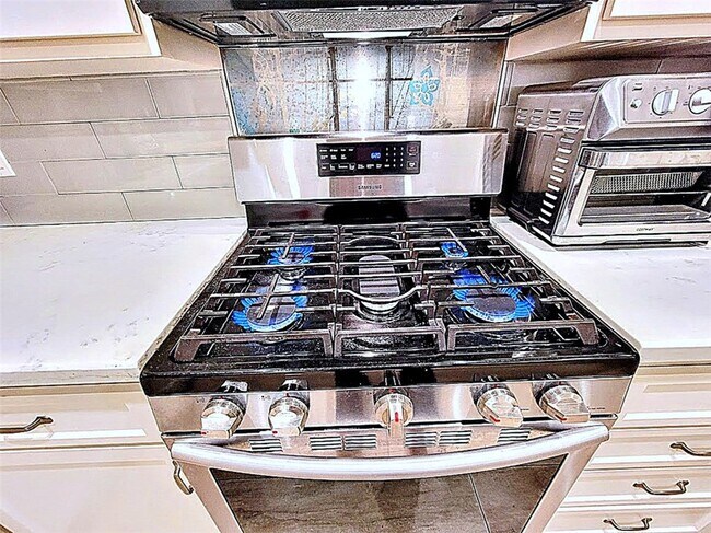 Building Photo - 28506 Barbosa