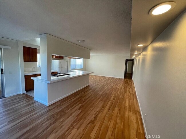 Building Photo - 617 E Angeleno Ave