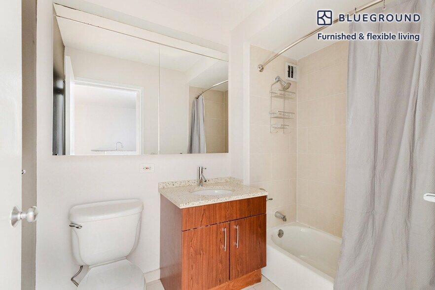 Building Photo - 120 W 21st St