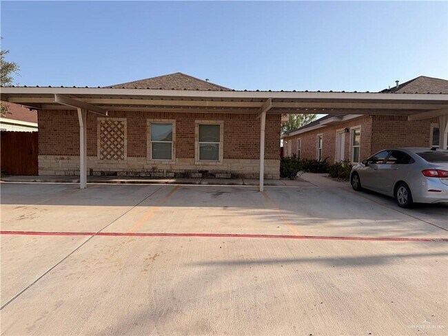Building Photo - 1327 W Garfield Ave