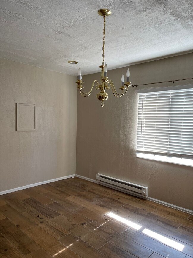 Building Photo - 3 bedroom 1.5 bath with a Large Detached Garage