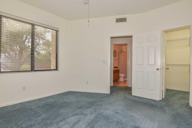 Building Photo - 5413 W Fallen Leaf Ln