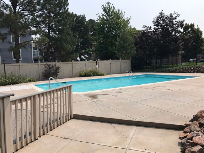 Building Photo - Perfect 2 Bedroom Condo