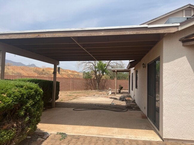 Building Photo - 2340 S Iris Dr