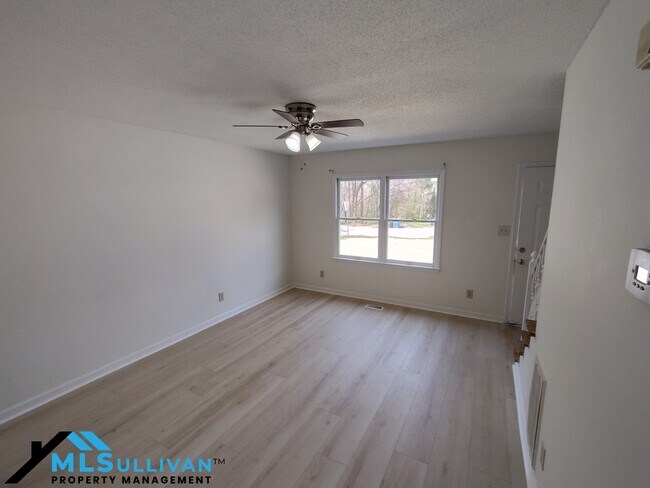 Building Photo - 2211 Peppertree St