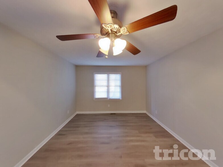 Building Photo - 4737 Cedar Lake Dr SE