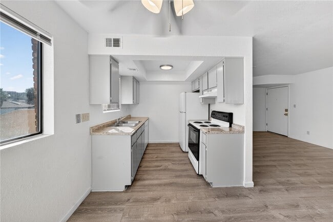 Building Photo - 3659 Wendell Ave