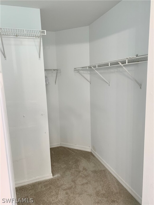 Building Photo - 230 Robin Hood Cir