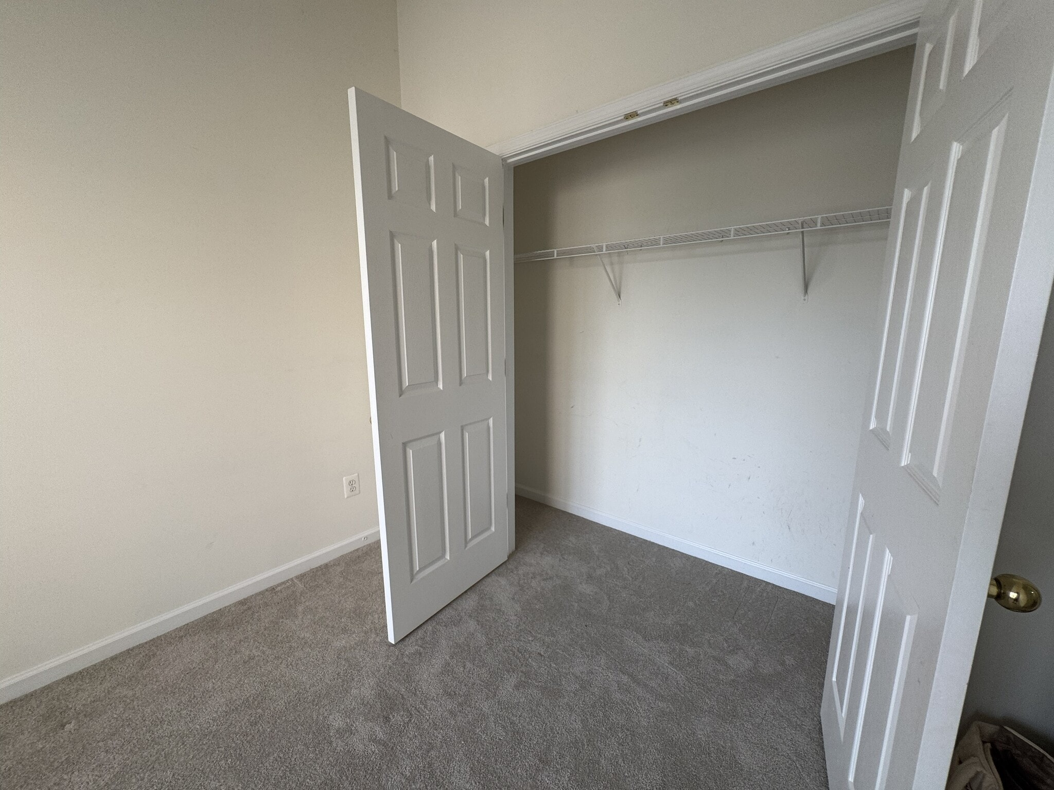 2nd bedroom - 336 Baish Dr SE