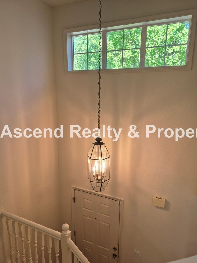 Building Photo - Available NOW! 1 Small Pet OK, Great Bethany Neighborhood, Fenced Yard, New Interior Paint/Dishwa...