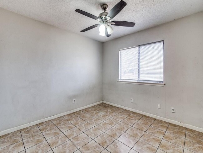 Building Photo - 1406 Ridgecrest Dr