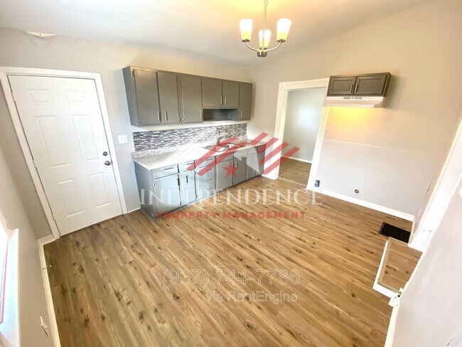 Building Photo - 906 Vine St