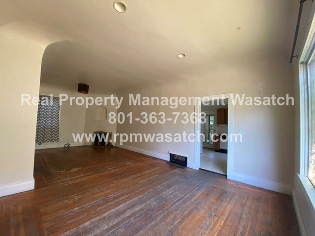 Building Photo - Charming 2 Bedroom 1 Bath House!