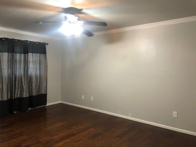 Building Photo - Beautiful updated home