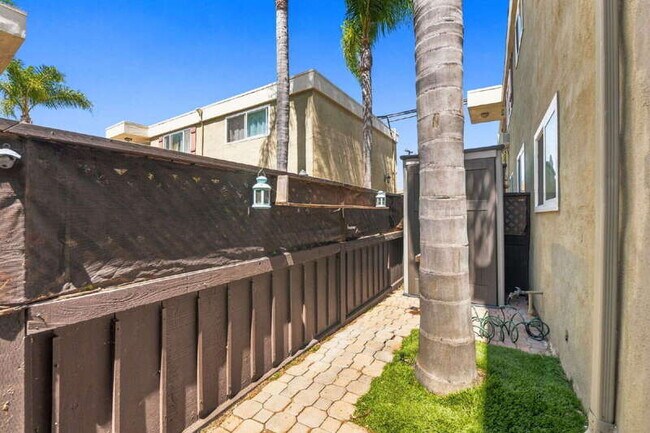 Building Photo - 6750 Beadnell Way