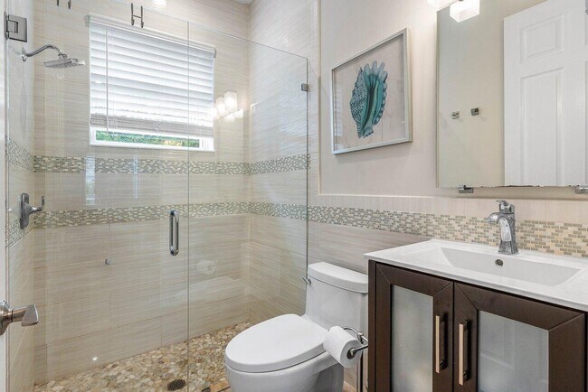 Building Photo - 4675 Manderly Dr