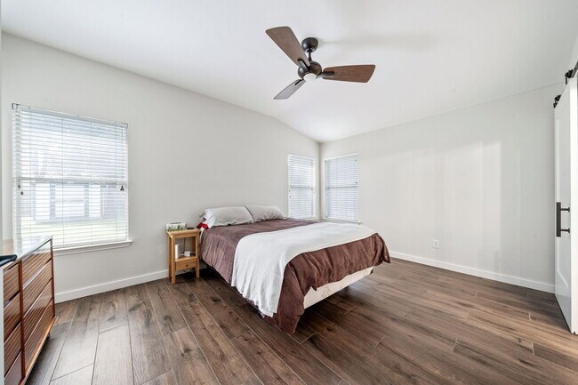 Building Photo - 8809 Corran Ferry Dr