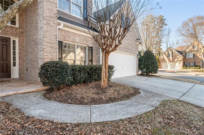 Building Photo - 2050 Willshire Glen